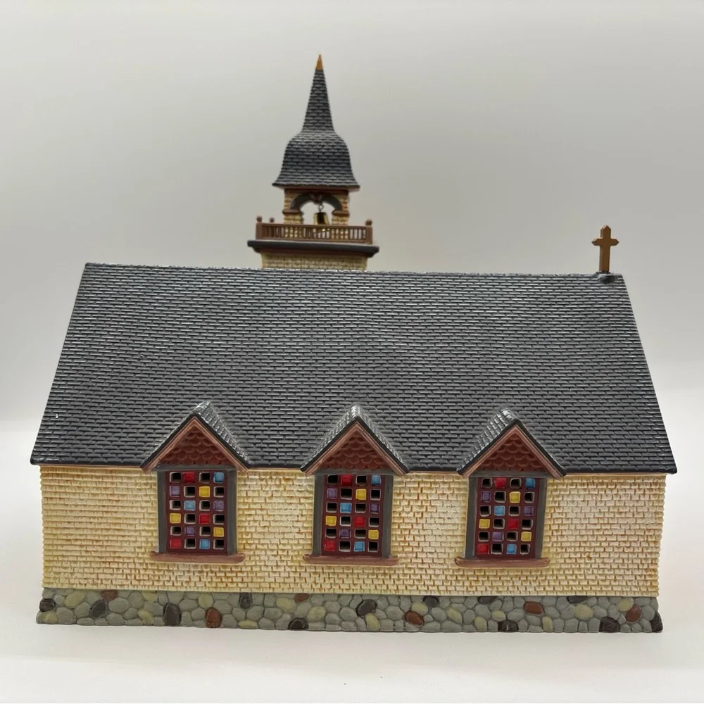 Department 56‎ 1998 Seasons Bay Chapel On The Hill First Edition 53302 Retired